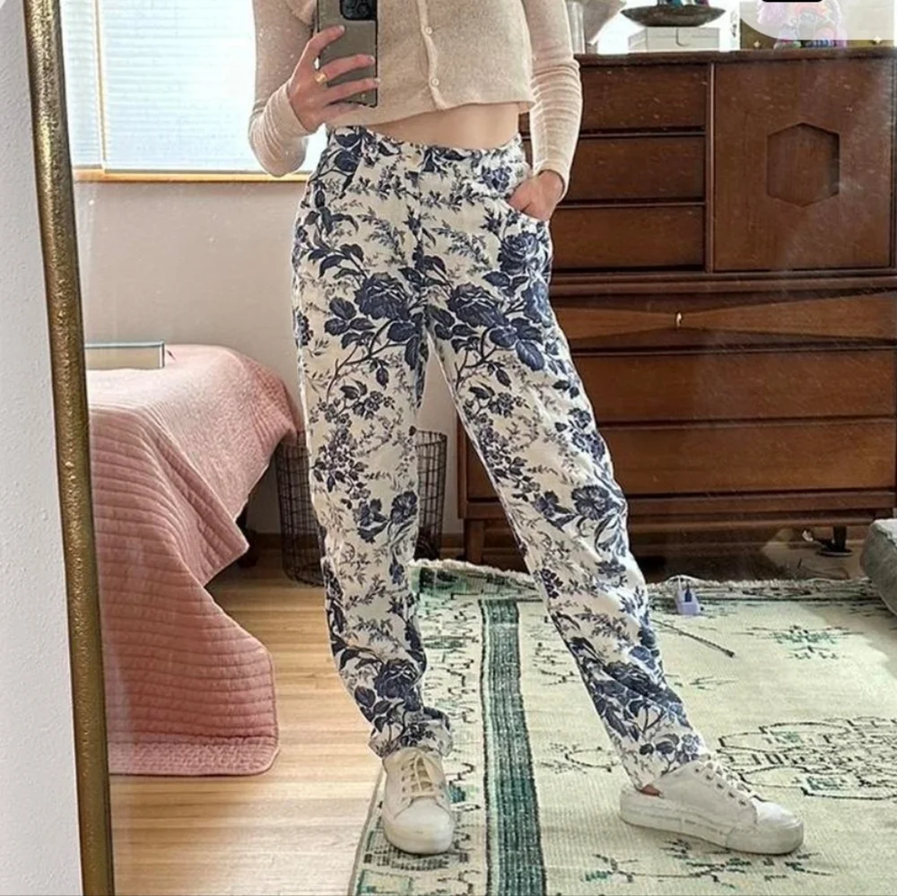 Lauren Ralph Lauren Blue and White Floral Pants - Picture 11 of 11